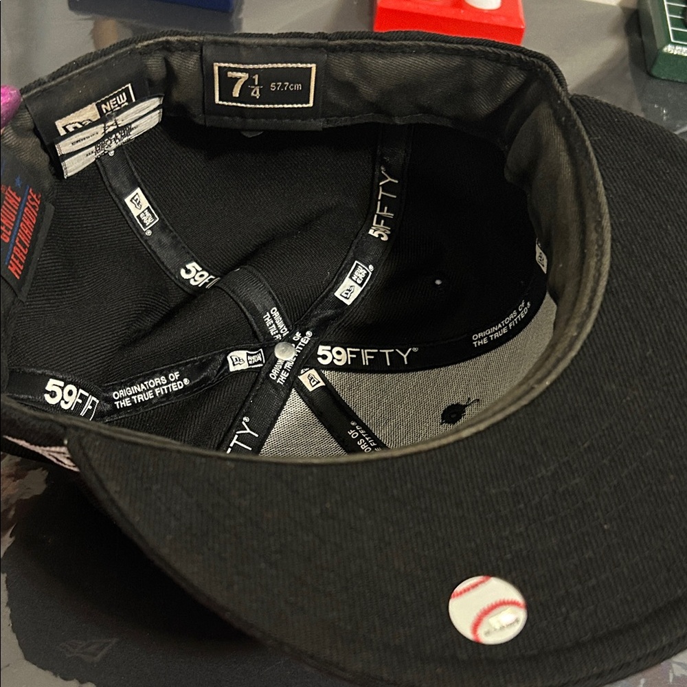 New Era Black 59FIFTY Cap with White Embroidery - Picture 4 of 4